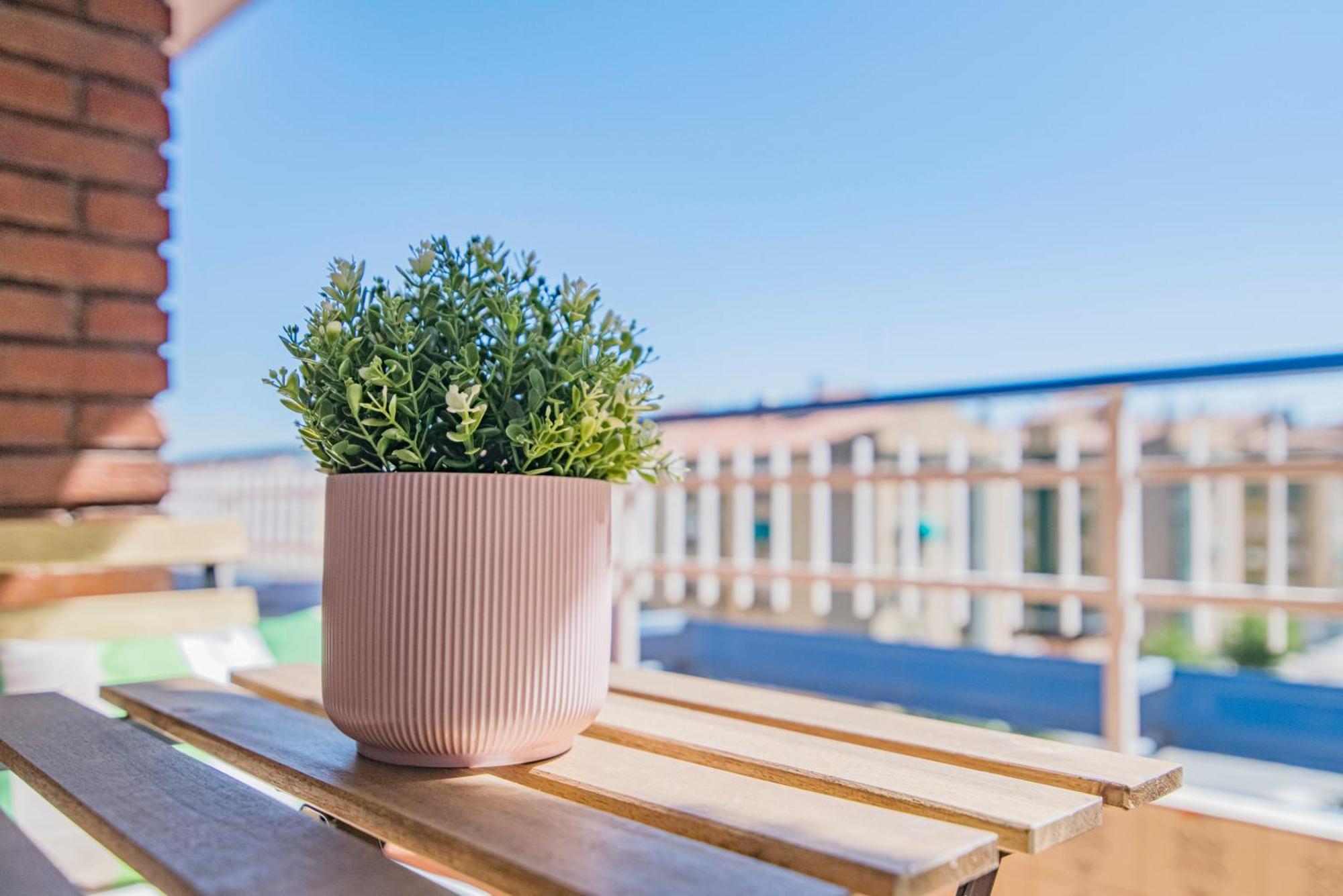 Delfin Retreat Con Terraza Junto A Parada De Metro Granada Kültér fotó