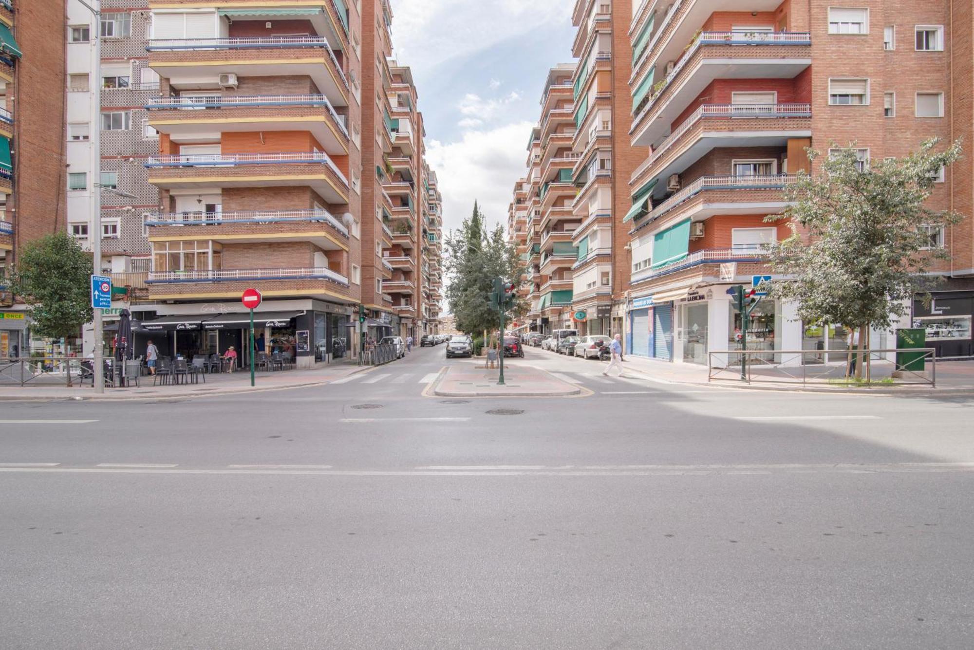 Delfin Retreat Con Terraza Junto A Parada De Metro Granada Kültér fotó