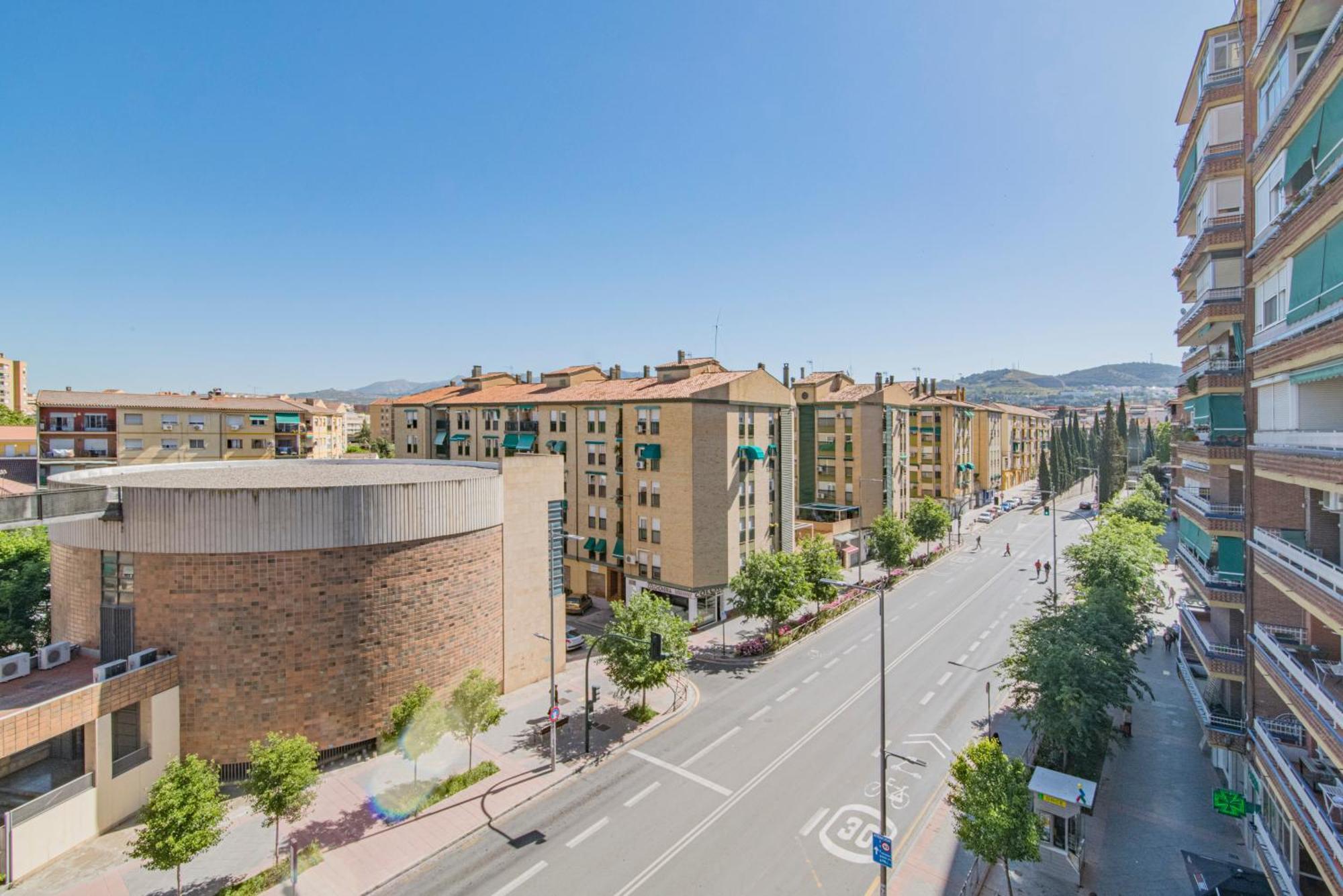 Delfin Retreat Con Terraza Junto A Parada De Metro Granada Kültér fotó