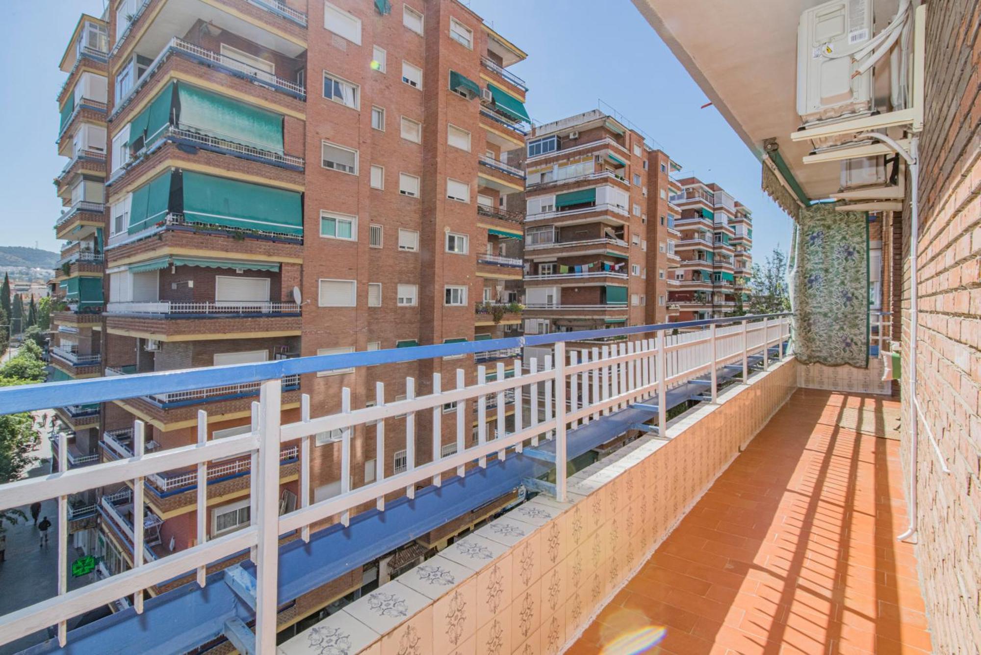 Delfin Retreat Con Terraza Junto A Parada De Metro Granada Kültér fotó