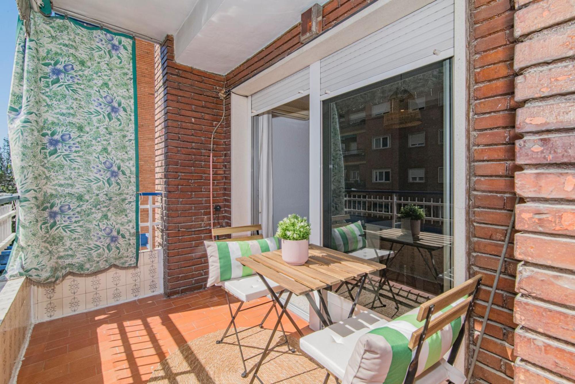 Delfin Retreat Con Terraza Junto A Parada De Metro Granada Kültér fotó