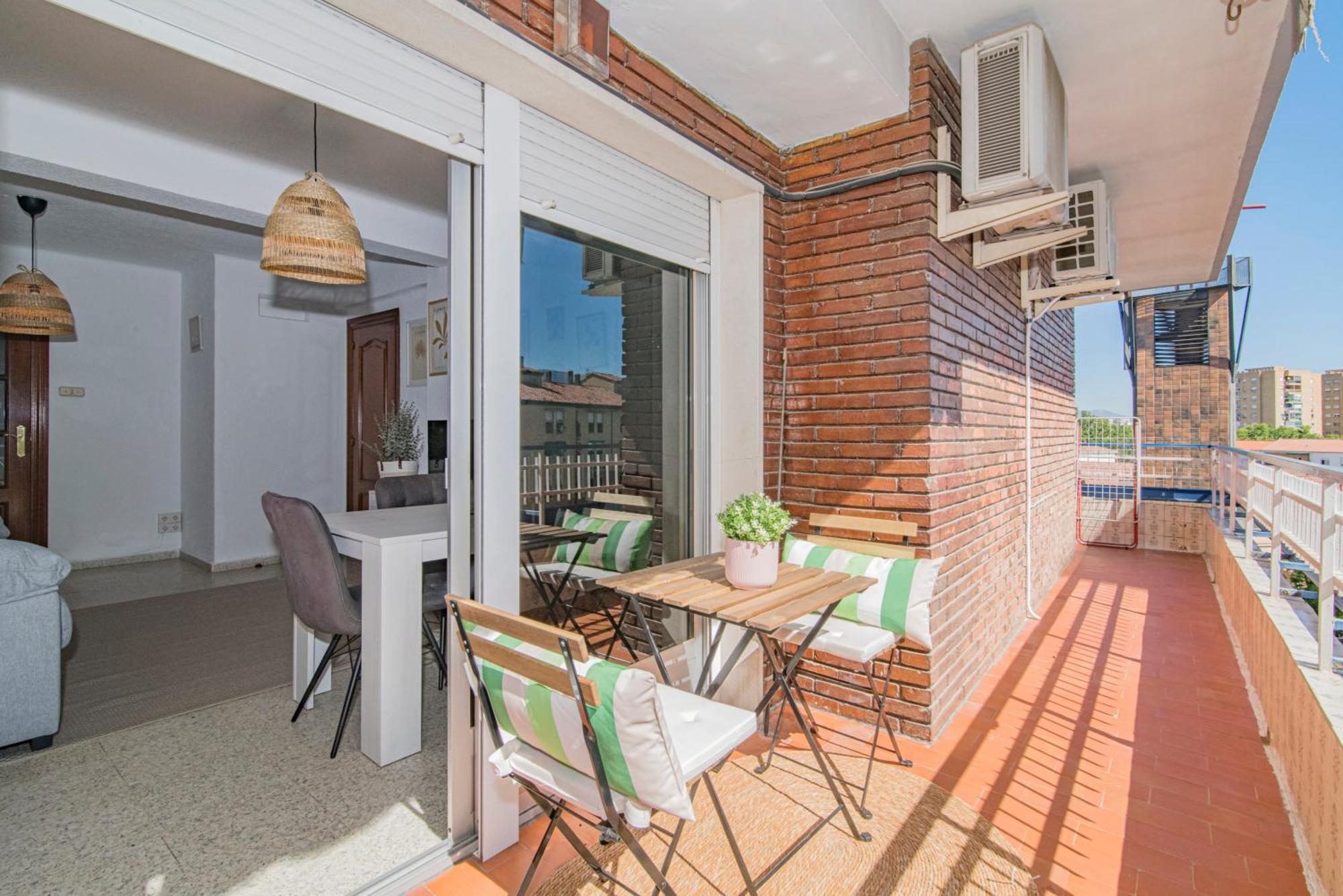 Delfin Retreat Con Terraza Junto A Parada De Metro Granada Kültér fotó